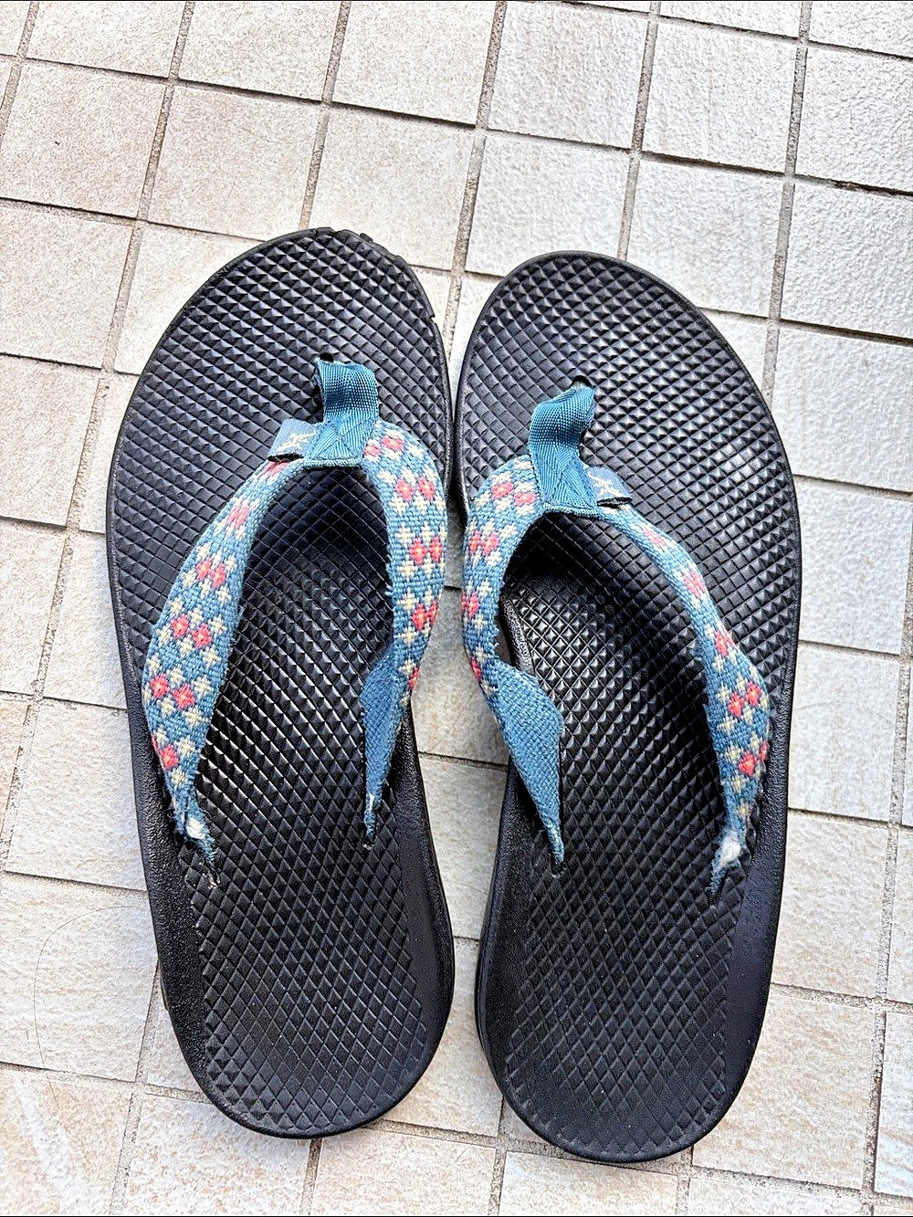 Chaco Classic Flip Flop Floral Strap Flip Flop Sandals in Black & Blue